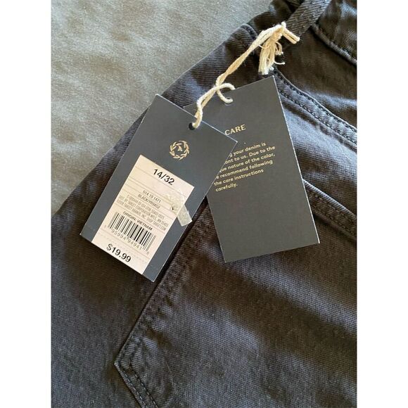 Universal Thread Women's High-Rise Midi Jean Shorts Black Size 14 - Picture 4 of 5